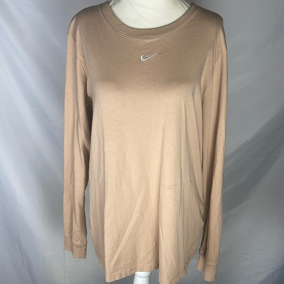 The Nike Tee Long Sleeve Girl’s Size XL - Picture 2 of 6